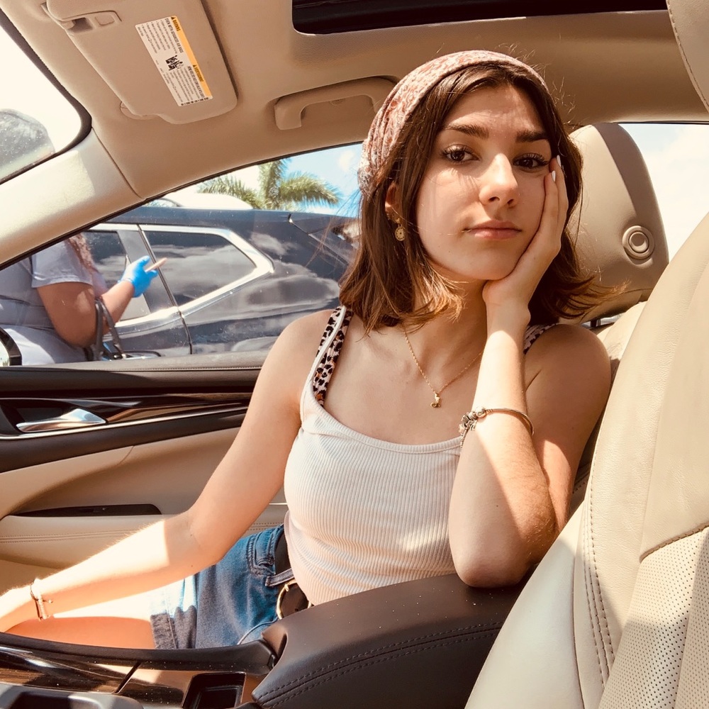 Meet your Posher, Julieta